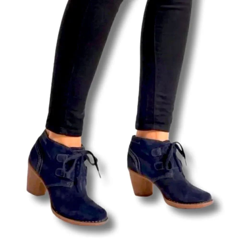 Clarks Carleta Lyon Womens Black Suede Ankle Bootie • 9.5